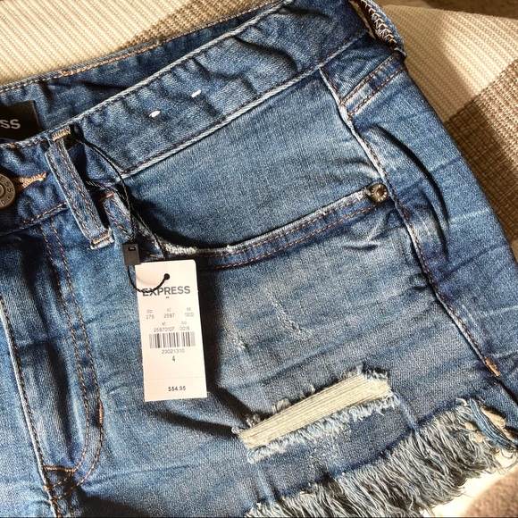 Express distressed stretch Jean short sz 4 NWT - Picture 3 of 7